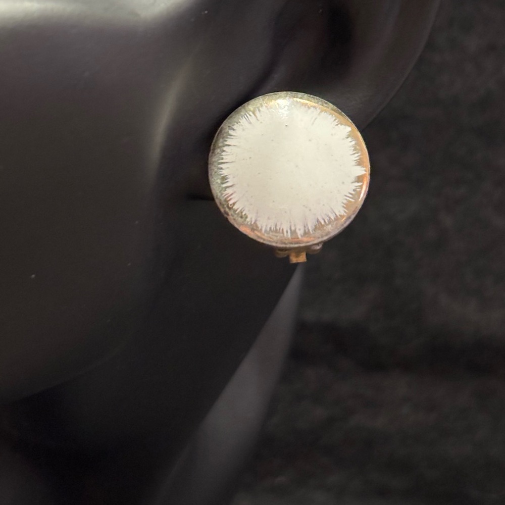 Vintage White and Gold 'Sunburst' Round Button Clip-On Earrings